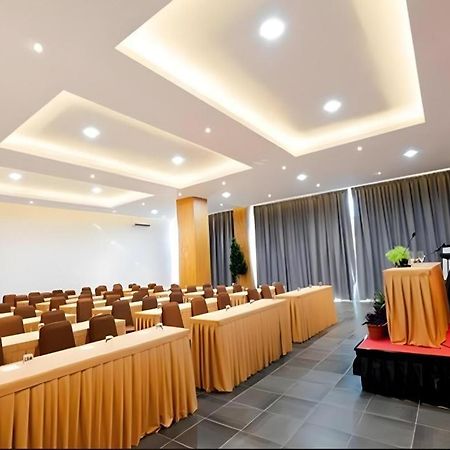 The Crew Hotel Kualanamu International Airport Medan Ngoại thất bức ảnh