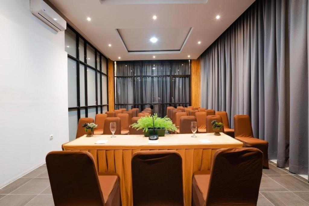 The Crew Hotel Kualanamu International Airport Medan Ngoại thất bức ảnh