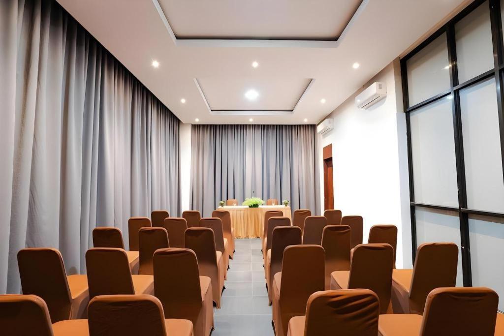 The Crew Hotel Kualanamu International Airport Medan Ngoại thất bức ảnh