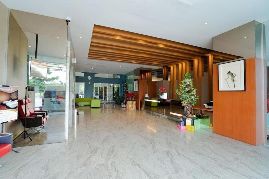 The Crew Hotel Kualanamu International Airport Medan Ngoại thất bức ảnh