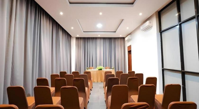 The Crew Hotel Kualanamu International Airport Medan Ngoại thất bức ảnh