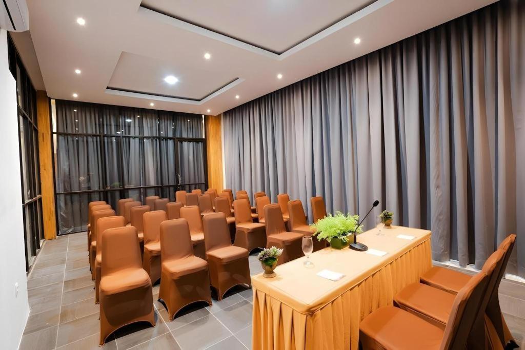 The Crew Hotel Kualanamu International Airport Medan Ngoại thất bức ảnh