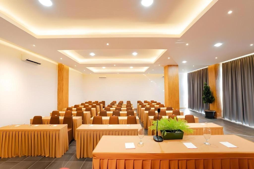 The Crew Hotel Kualanamu International Airport Medan Ngoại thất bức ảnh