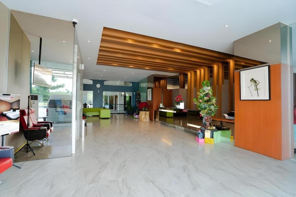 The Crew Hotel Kualanamu International Airport Medan Ngoại thất bức ảnh