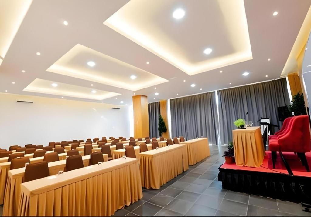 The Crew Hotel Kualanamu International Airport Medan Ngoại thất bức ảnh